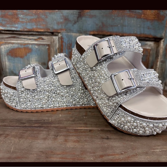 Steve Madden Blowout Pearl Embellished Sandals – Bone – Size 9.5